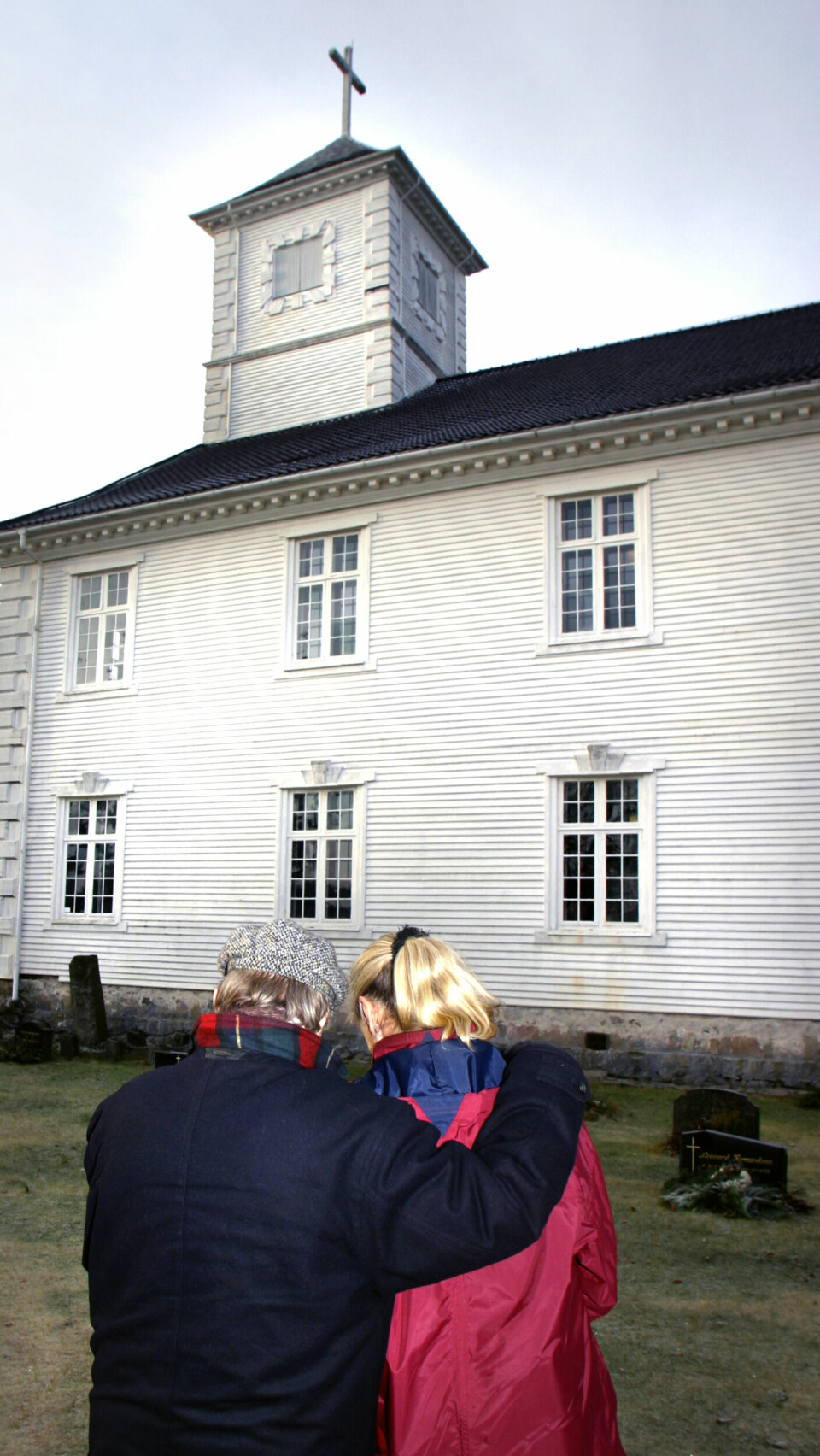 Etterlatte etter selvmord er ofte i sjokk. Men det hjelper å snakke om det. Etterlatte etter selvmord er ofte i sjokk. Men det hjelper å snakke om det.