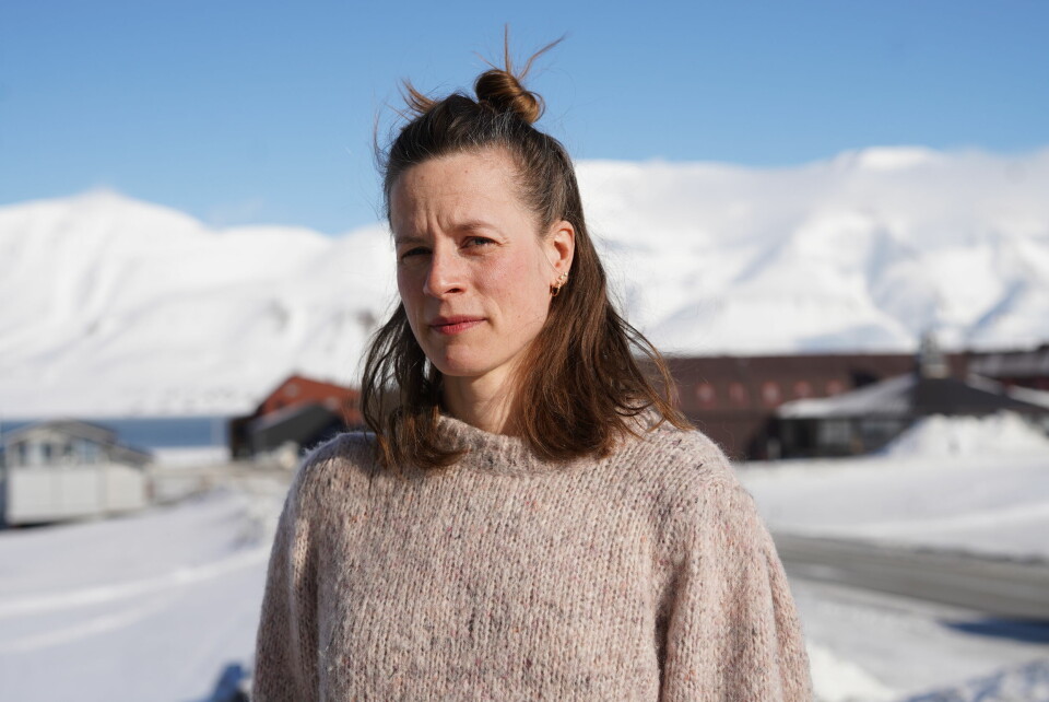 Redaktør i Svalbardposten Line Nagell Ylvisåker har nylig gitt ut boken 'Annleislandet Svalbard - små liv i storpolitikken'. Redaktør i Svalbardposten Line Nagell Ylvisåker har nylig gitt ut boken 'Annleislandet Svalbard - små liv i storpolitikken'.