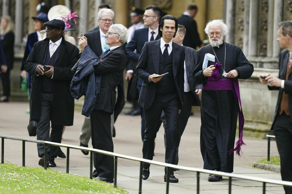 Nick Cave har nystrøket dress og er klar for å se kroningen av kong Charles og dronning Camilla. Nick Cave har nystrøket dress og er klar for å se kroningen av kong Charles og dronning Camilla.