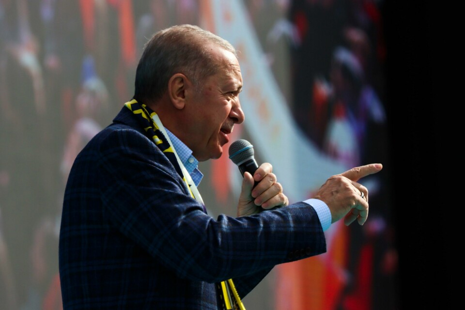 Recep Tayyip Erdogan tror på gjenvalg som tyrkisk president, men lover å respektere valgresultatet og «gjøre det demokratiet krever» dersom han taper. Recep Tayyip Erdogan tror på gjenvalg som tyrkisk president, men lover å respektere valgresultatet og «gjøre det demokratiet krever» dersom han taper. Foto: Ali Unal / AP / NTB