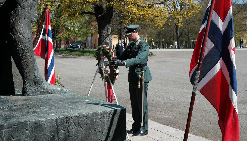Hans Kongelige Høyhet Kronprins Haakon legger ned en krans på Nasjonalmonumentet på Akershus festning under frigjørings- og veterandagen 8. mai 2021. Hans Kongelige Høyhet Kronprins Haakon legger ned en krans på Nasjonalmonumentet på Akershus festning under frigjørings- og veterandagen 8. mai 2021.