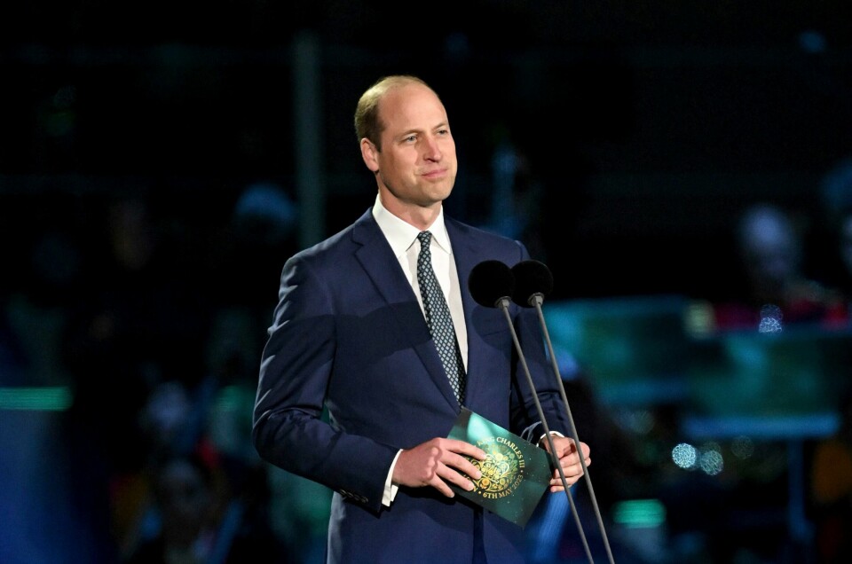 Storbritannias prins William hyllet både farmor dronning Elizabeth og far kong Charles da han talte under kroningskonserten søndag. Storbritannias prins William hyllet både farmor dronning Elizabeth og far kong Charles da han talte under kroningskonserten søndag. Foto: Leon Neal / Pool via AP / NTB