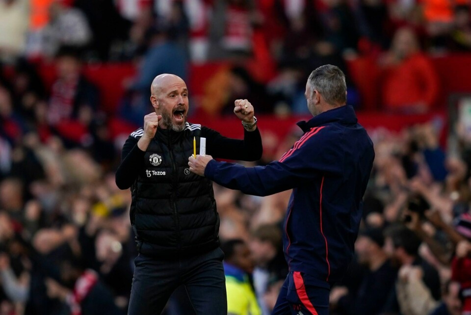 Manchester Uniteds pressede manager Erik ten Hag jubler etter at Rasmus Højlund lobbet inn 2-1 mot Brentford. Manchester Uniteds pressede manager Erik ten Hag jubler etter at Rasmus Højlund lobbet inn 2-1 mot Brentford. Foto: Dave Thompson / AP / NTB