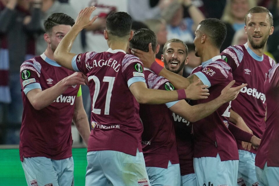 West Ham-spillerne jubler etter at Michail Antonio gjorde 2-1 mot AZ Alkmaar. West Ham-spillerne jubler etter at Michail Antonio gjorde 2-1 mot AZ Alkmaar. Foto: Kin Cheung / AP / NTB