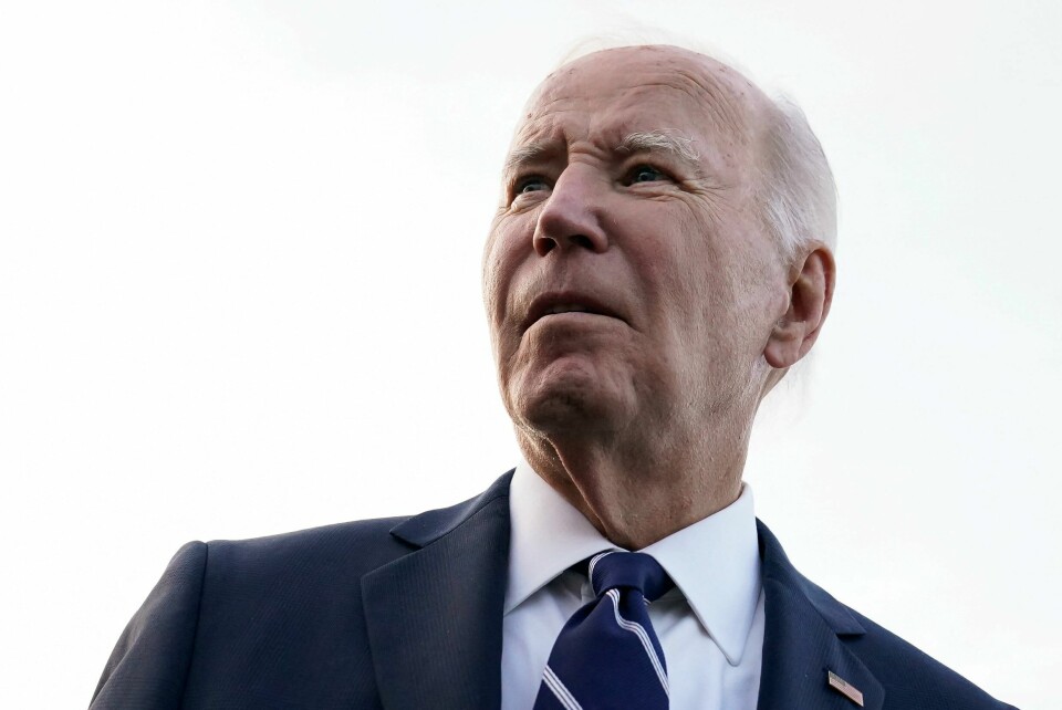 Sittende president Joe Biden stiller ikke til gjenvalg. I stedet har han pekt på visepresident Kamala Harris som sin naturlige etterfølger i Det ovale kontor i Washington D.C. U.S. President Joe Biden speaks to the press before boarding Air Force One at Berlin Brandenburg Airport in Berlin, Germany, October 18, 2024. REUTERS/Elizabeth Frantz
