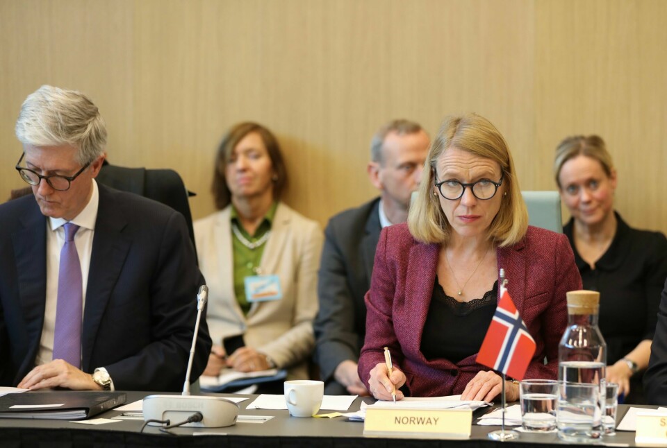 Ambassadør Rolf Einar Fife leder forhandlingene fra norsk side om EØS-midlene. Her sammen med utenriksminister Anniken Huitfeldt under et tidligere møte i EØS-rådet. Ambassadør Rolf Einar Fife leder forhandlingene fra norsk side om EØS-midlene. Her sammen med utenriksminister Anniken Huitfeldt under et tidligere møte i EØS-rådet. Foto: Efta.
