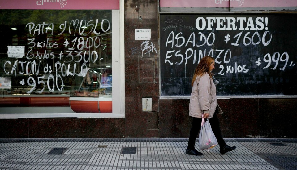 Inflasjonen i Argentina har vært på over 100 prosent det siste året. Inflasjonen i Argentina endte i april på hele 108,8 prosent, og stadig flere sliter med å få pengene til å strekke til i landet. Foto: AP / NTB