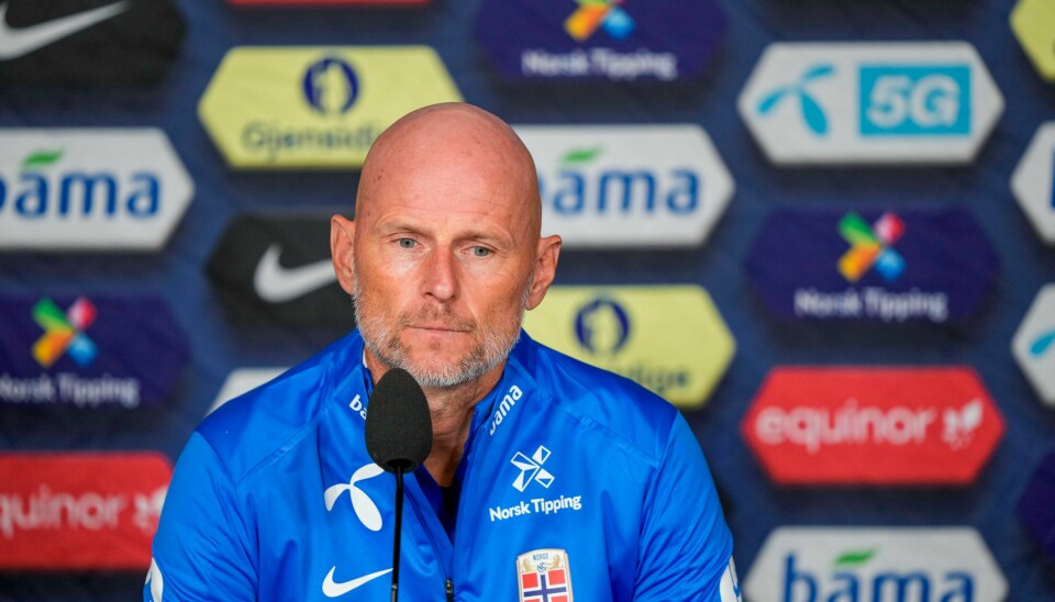 Landslagssjef Ståle Solbakken fortalte at flere spillere hadde blitt forkjølet etter turen til Kasakhstan under søndagens pressekonferanse på Ullevaal stadion. Landslagssjef Ståle Solbakken under søndagens pressekonferanse på Ullevaal stadion. Foto: Fredrik Varfjell / NTB