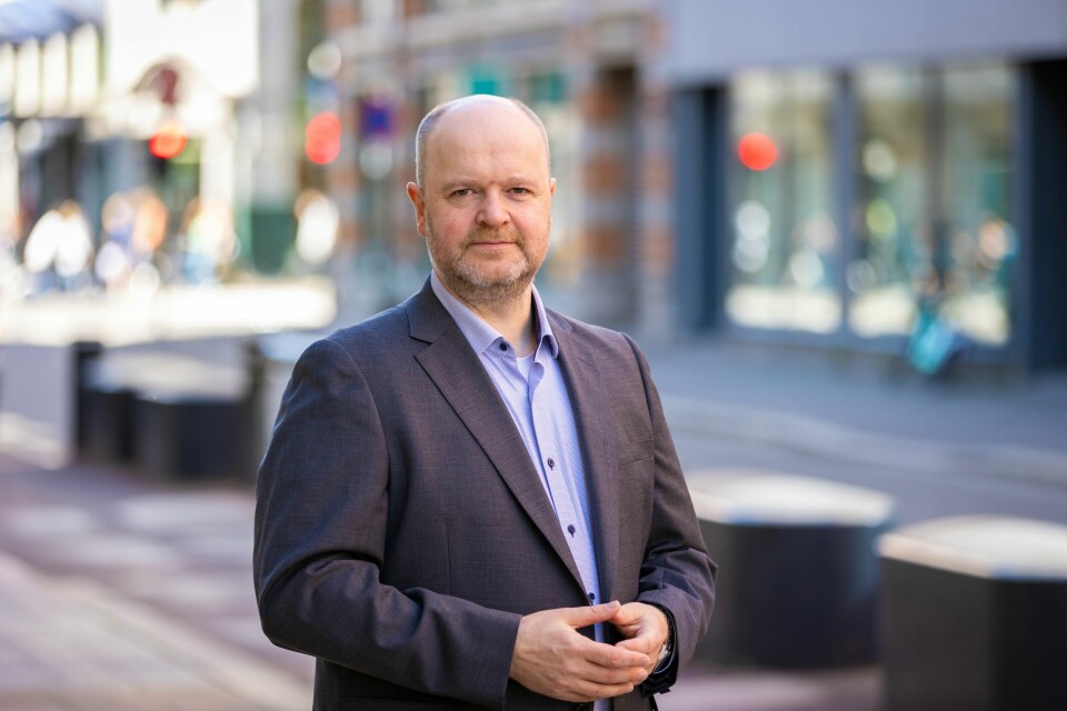 Rolf Lothe er fagsjef i Skattebetalerforeningen, som er kritiske til innstrammingen av pendlerfradraget. Rolf Lothe er fagsjef i Skattebetalerforeningen, som er kritiske til innstrammingen av pendlerfradraget.