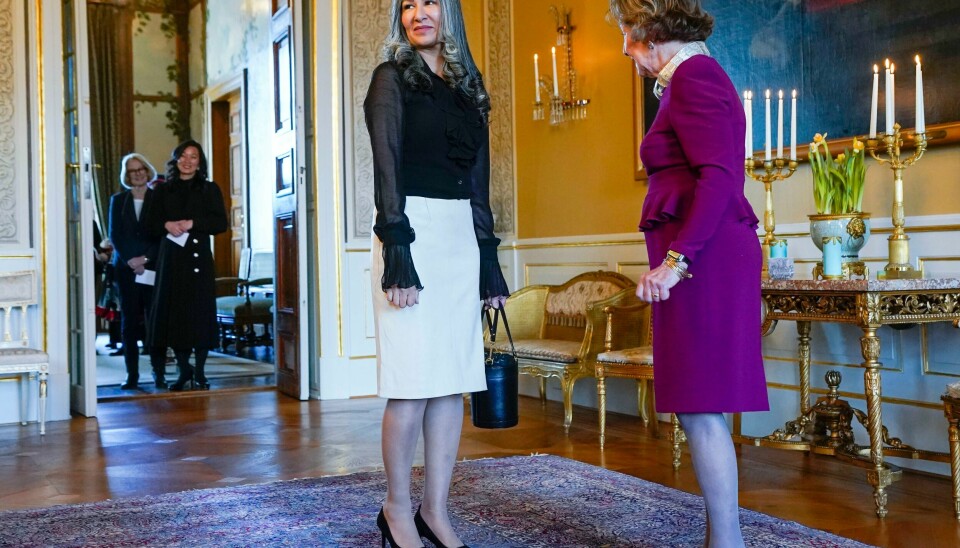 Abida Raja (t.v.) hilser på dronning Sonja i forbindelse med en lunsj for foregangskvinner på Slottet. Abida Raja (t.v.) hilser på dronning Sonja i forbindelse med en lunsj for foregangskvinner på Slottet. Arkivfoto: Lise Åserud / NTB / POOL