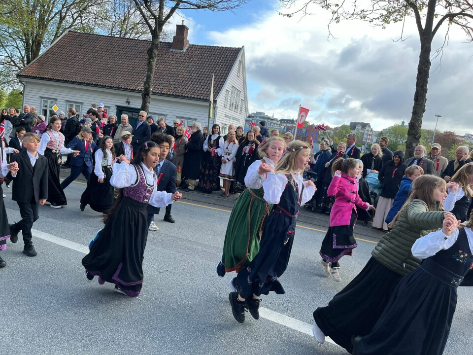 Folkedans i barnetoget i Stavanger 17. mai 2023. Barnetoget i Stavanger 17. mai 2023.