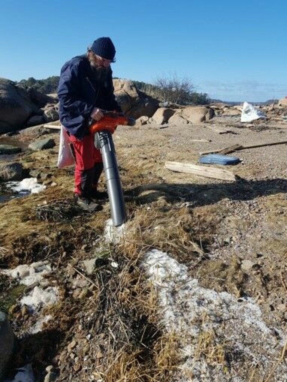 Både løvsugere, industristøvsugere, fiskehover, siler og sålder ble tatt i bruk for å fjerne plastpellets. Over 10.000 arbeidstimer gikk med til oppryddingsarbeidet Oslofjordens Friluftsråd koordinerte. I tillegg til om lag 4,2 tonn med plastpellets, ble også cirka 9 tonn med annet marint avfall ryddet vekk. Både løvsugere, industristøvsugere, fiskehover, siler og sålder ble tatt i bruk for å fjerne plastpellets. Cirka 10.000 arbeidstimer gikk med til oppryddingsarbeidet Oslofjordens Friluftsråd koordinerte.