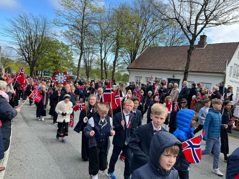Godt kledde barn i barnetoget i Stavanger 17. mai 2023. Barnetoget i Stavanger 17. mai 2023.