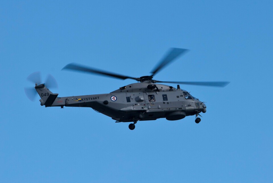 Et NH90 helikopter. Regjeringen har bestemt at Forsvarets maritime NH90-helikoptre skal settes på bakken. Her er et bilde av et NH90-helikopter fra Kystvakten i lufta over Oslofjorden. Foto: Paul Kleiven / NTB
