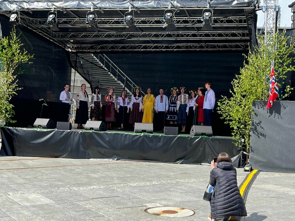 Ukrainsk vokalensemble underholdt på 17. mai ved konserthuset i Stavanger sentrum. Ukrainsk vokalensemble underholdt på 17. mai ved konserthuset i Stavanger sentrum.