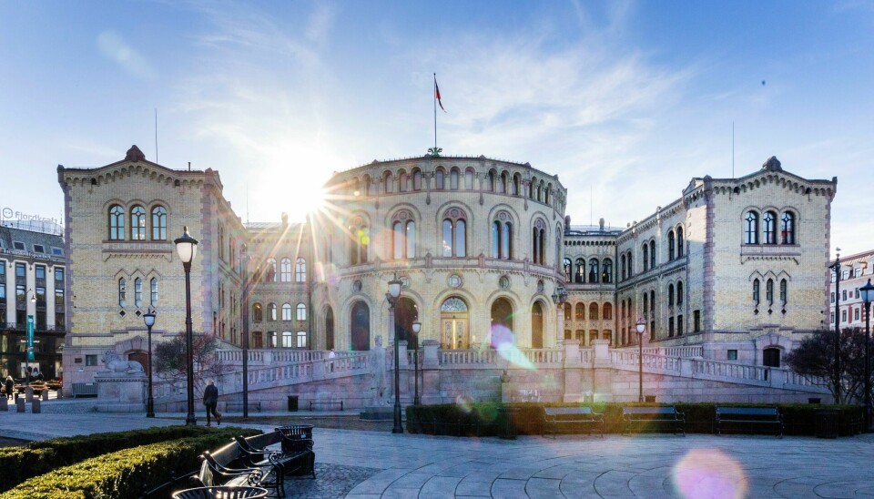 Stortinget er Norges nasjonalforsamling. Foran ligger Eidsvolls plass Stortingets presidentskap og administrasjon får sterk kritikk for håndteringen av etterlønn og pendlerboliger.Foto: Gorm Kallestad / NTB