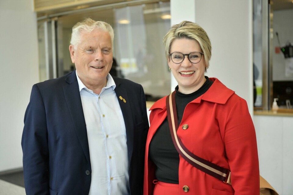 Leder for Pensjonistforbundet, Jan Davidsen og arbeids- og inkluderingsministeren Marte Mjøs Persen (Ap) har grunn til å være fornøyd med trygdeoppgjøret. .