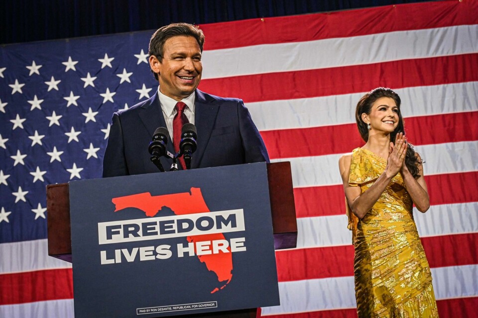 Florida-guvernør Ron DeSantis ventes å stille som presidentkandidat snart. Her er han med kona Casey DeSantis valgnatten i november 2022, da han ble gjenvalgt som guvernør. Florida-guvernør Ron DeSantis ventes å stille som presidentkandidat snart. Her er han med kona Casey DeSantis valgnatten i november 2022, da han ble gjenvalgt som guvernør.