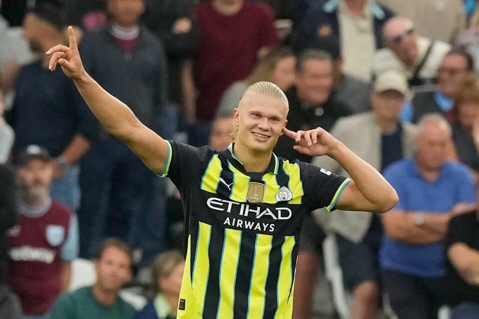 Erling Braut Haaland er ikke i tvil om hvem som er tidenes beste Manchester City-spiss. Erling Braut Haaland er i ellevill form. Foto: Frank Augstein / AP / NTB