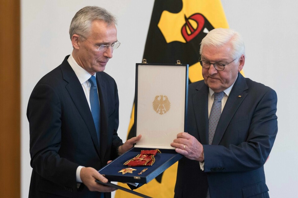 Natos tidligere generalsekretær Jens Stoltenberg ble tirsdag tildelt storkorset av Den tyske føderale fortjenesteordenen av president Frank-Walter Steinmeier under en seremoni i Berlin. Natos tidligere generalsekretær Jens Stoltenberg ble tirsdag tildelt storkorset av Den tyske føderale fortjenesteordenen av president Frank-Walter Steinmeier under en seremoni i Berlin.