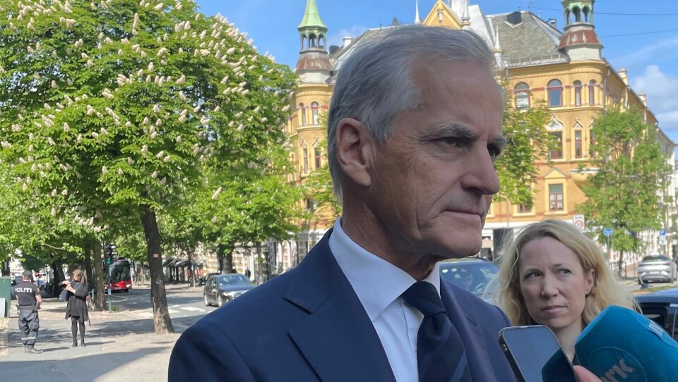 Jonas Gahr Støre ankommer Arne Strands bisettelse. Jonas Gahr Støre ankommer Arne Strands bisettelse.