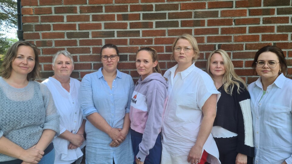 F.v: Ane Hunstadbråten Fagerheim, Gitte Skagen, Linn-Katrin Vestly, Kristine Othilie Gran, Anne Katrine Westbye, Kjersti Knudsen og Renate Aga er norsklærere ved Re videregående skole. F.v: Ane Hunstadbråten Fagerheim, Gitte Skagen, Linn-Katrin Vestly, Kristine Othilie Gran, Anne Katrine Westbye, Kjersti Knudsen og Renate Aga er norsklærere ved Re videregående skole.