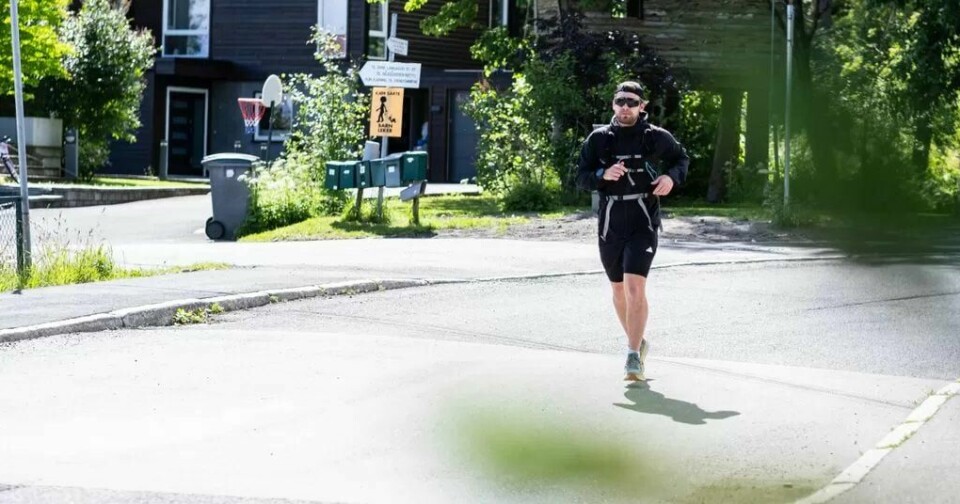 En løpebølge feier over landet. Det mener NRK-kommentator og løpeekspert Jann Post. Sosialarbeider Vebjørn Reiersen Lund er en av dem som tar løper til og fra jobb. En løpebølge feier over landet. Det mener NRK-kommentator og løpeekspert Jann Post. Sosialarbeider Vebjørn Reiersen Lund er en av dem som tar løper til og fra jobb.