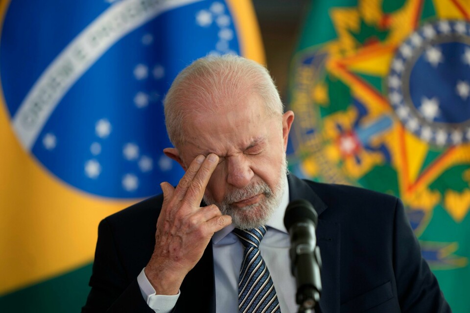 Luiz Inacio Lula da Silva pådro seg en hjerneblødning da han falt hjemme. Det hindrer presidenten i å gjennomføre planlagte oppdrag. Luiz Inacio Lula da Silva pådro seg en hjerneblødning da han falt hjemme. Det hindrer presidenten i å gjennomføre planlagte oppdrag. Foto: Eraldo Peres / AP / NTB