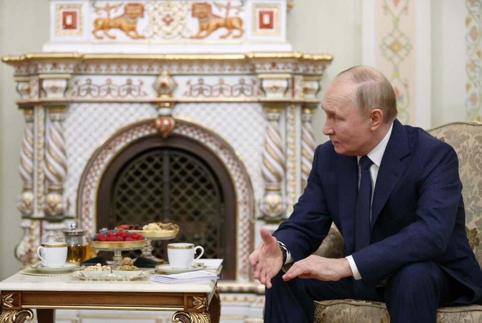 Russland og president Vladimir Putin tok Krim fra Ukraina i 2014. I 2022 gikk russerne til fullskala invasjon av nabolandet. In this pool photograph distributed by the Russian state agency Sputnik, Russia's President Vladimir Putin meets with UAE President at the Novo-Ogaryovo state residence outside Moscow on October 20, 2024. (Photo by Artem Geodakyan / POOL / AFP)