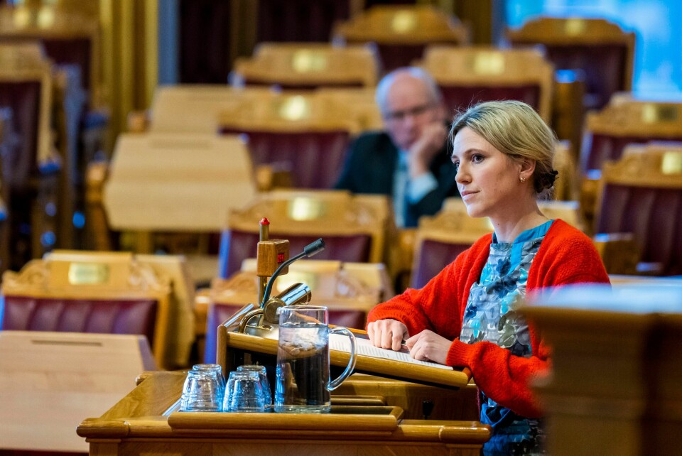 Sofie Marhaug (Rødt) sier hun har tillit til Bjørnar Moxnes som partileder, men at tilliten er svekket. Sofie Marhaug (Rødt) tror ikke helt på Støres strømløfter.Foto: Fredrik Varfjell / NTB