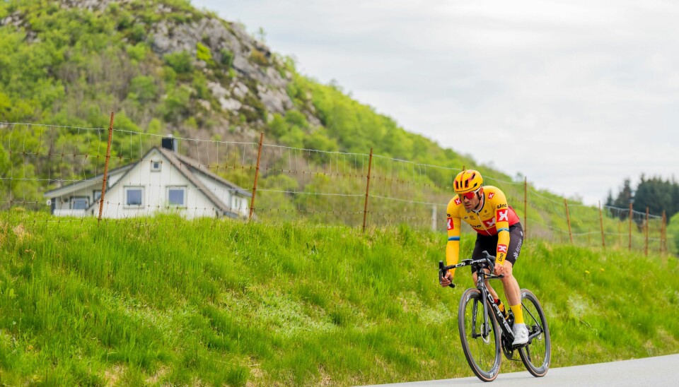 Alexander Kristoff sykler nedover Fjogstadveien i Sandnes under trening med Uno-X mandag. Alexander Kristoff