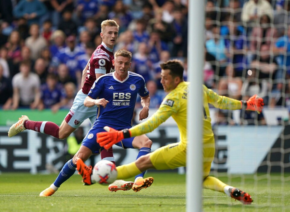 Harvey Barnes scoret for Leicester søndag, men laget rykker ned fra Premier League. Foto: Joe Giddens / PA via AP / NTB Harvey Barnes scoret for Leicester søndag, men laget rykker ned fra Premier League. Foto: Joe Giddens / PA via AP / NTB