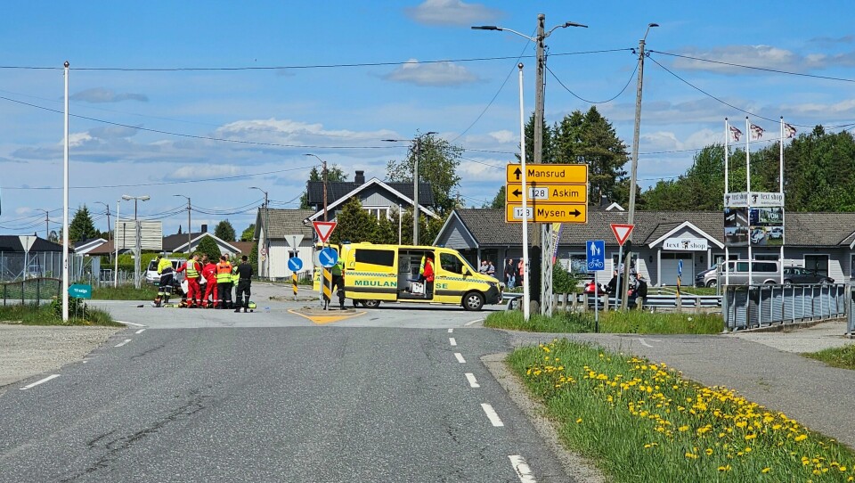 En syklist ble påkjørt av en bil på Fylkesvei 128 ved Slitu i Indre Østfold. Nødetater er på stedet. En syklist ble påkjørt av en bil på Fylkesvei 128 ved Slitu i Indre Østfold. Nødetater er på stedet. Foto: Freddie Larsen