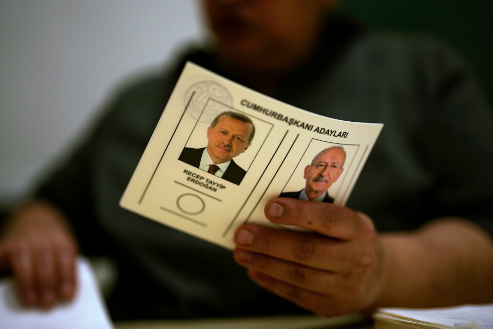 Tyrkerne avgjør søndag om Recep Tayyip Erdogan skal få nok en periode ved makten, eller om opposisjonsleder Kemal Kilicdaroglu skal få en sjanse. Tyrkerne avgjør søndag om Recep Tayyip Erdogan skal få nok en periode ved makten, eller om opposisjonsleder Kemal Kilicdaroglu skal få en sjanse. Foto: AP / NTB
