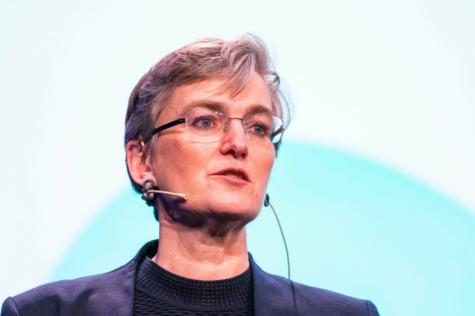 EU innfører strengere regler for bruk av miljøgiften PFHxA, en undergruppe av den mye omtalte miljøgiften PFAS, opplyser direktør i Miljødirektoratet Ellen Hambro. Innføringen av overtredelsesgebyr i lakseoppsynet har ført til færre anmeldelser for ulovlig fiske sammenlignet med tidligere år. Her direktør Ellen Hambro i Miljødirektoratet. Foto: Håkon Mosvold Larsen / NTB