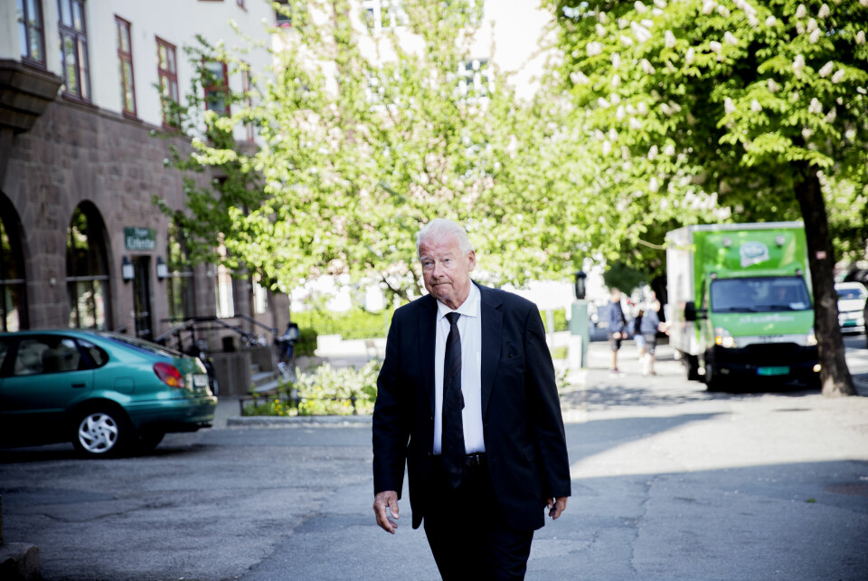Frp-politiker Carl I. Hagen var tilstede i Arne Strands bisettelse. – Arne Strand var en hedersmann, sa han til Dagsavisen da Strand gikk bort. Carl I. Hagen