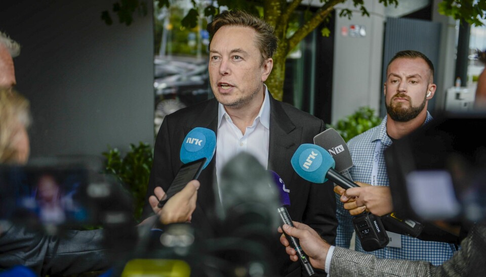 Tesla-sjef Elon Musks forhold til Norge er ikke lenger like godt. Oljefondet har stemt nei til å gi han en gigantisk lønnspakke, noe som ikke har falt i god jord hos Musk. Tesla-gründer Elon Musk deltar på ONS (Offshore Northern Seas) i Stavanger mandag.Foto: Carina Johansen / NTB