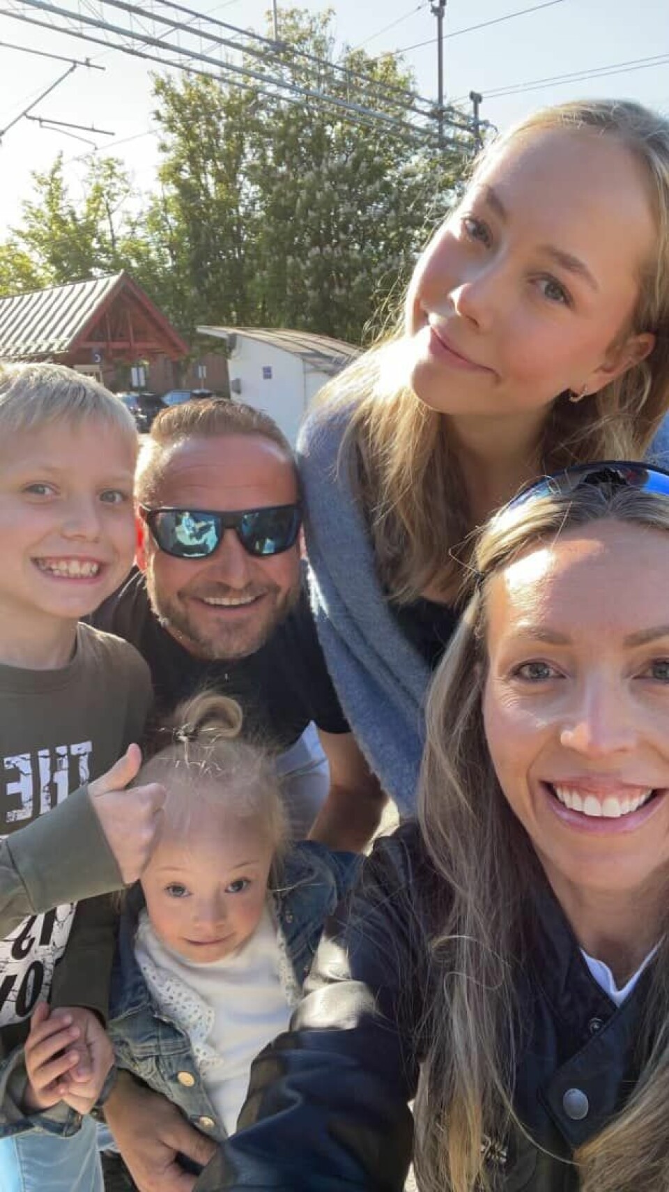 Familien med et foreløpig siste bilde sammen før Per Kristian Skaarberg reiser fra kona Birgit og de tre barna for å gå Norge på langs. Familien med et foreløpig siste bilde sammen før Per Kristian Skaarberg reiser fra kona Birgit og de tre barna for å gå Norge på langs.