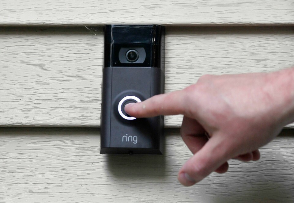 Amazon har inngått forlik etter anklager om brudd på kundenes personvern, blant annet ved misbruk av videoopptak fra ringeklokkekameraet Ring. Selskapet nekter for å ha gjort noe galt. Illustrasjonsfoto. Amazon har inngått forlik etter anklager om brudd på kundenes personvern, blant annet ved misbruk av videoopptak fra ringeklokkekameraet Ring. Selskapet nekter for å ha gjort noe galt. Illustrasjonsfoto: Jessica Hill / AP / NTB