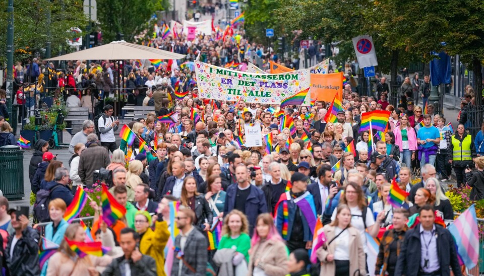 Fjorårets Pride i Oslo ble avlyst etter masseskytingen i sentrum. I stedet ble det arrangert et regnbuetog. Arrangøren anslår at 60.000 deltok i arrangementet. Foto: Beate Oma Dahle / NTB