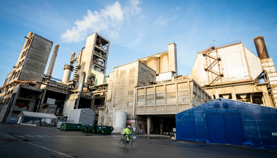 Å fange CO2 fra industrianlegg, slik som sementfabrikken Norcem i Brevik i Telemark, er blant tiltakene som kan hjelpe Norge å nå klimamålene i 2030. Å fange CO2 fra industrianlegg, slik som sementfabrikken Norcem i Brevik i Telemark, er blant tiltakene som kan hjelpe Norge å nå klimamålene i 2030. Arkivfoto: Heiko Junge / NTB