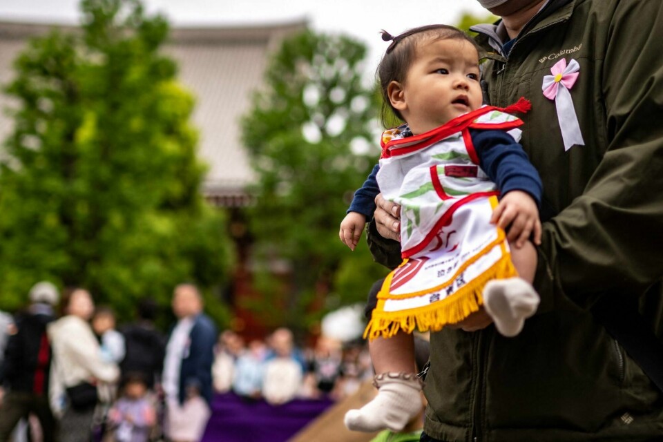 Fødselsraten Japan og mange andre asiatiske land er synkende. Dette bildet er fra Tokyo i april. Fødselsraten Japan og mange andre asiatiske land er synkende. Dette bildet er fra Tokyo i april.