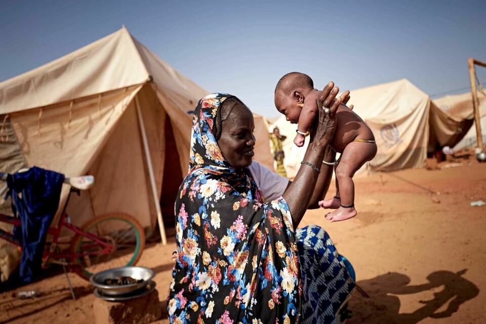 De høyeste fødselsratene finner man i Afrika, men fødselstallene synker der, og befolkningsveksten går nå langt saktere enn tidligere antatt. Bildet er fra Mali. De høyeste fødselsratene finner man i Afrika, men fødselstallene synker i Afrika, og befolkningsveksten går nå langt saktere enn tidligere antatt. Bildet er fra Mali.