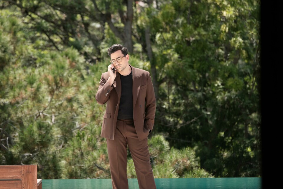 Dan Levy, kjent fra «Schitt's Creek», i rollen som en av Jocelyns medarbeidere i managmentet som mener artisten skal spille mer på sex for å fremme karrieren. Dan Levy, kjent fra «Schitt's Creek», i rollen som en av Jocelyns medarbeidere i managmentet som mener artisten skal spille mer på sex for å fremme karrieren.