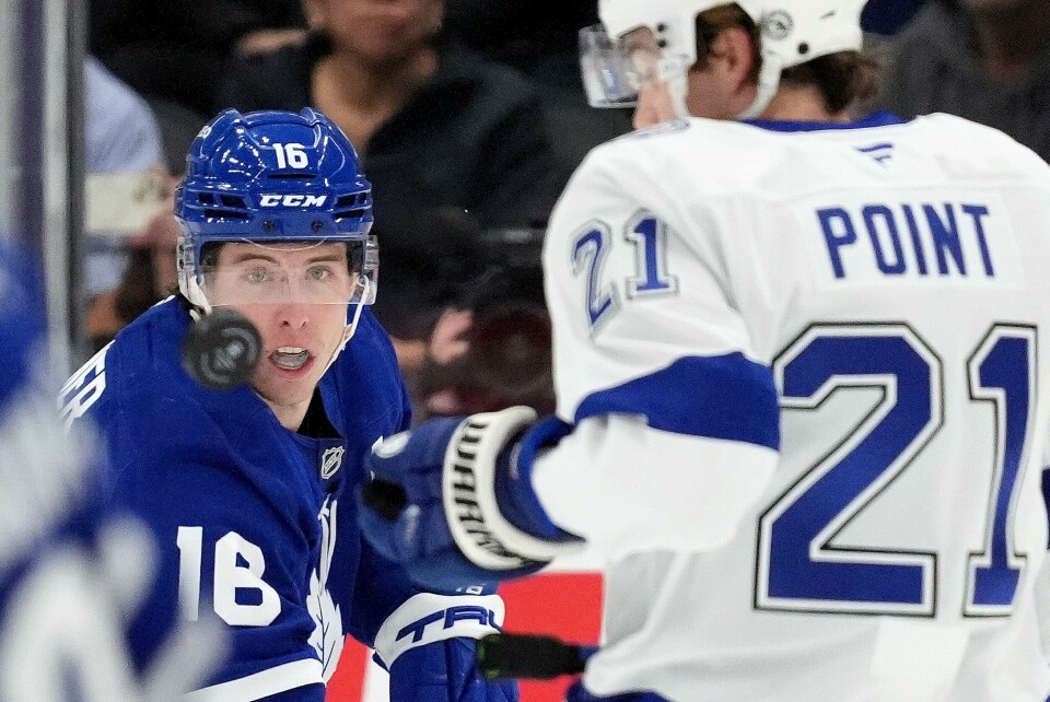 Nordmannen Emil Lilleberg fikk over 13 minutter på isen for Tampa Bay Lightning i nattens oppgjør mot Toronto Maple Leafs. Maple Leafs vant kampen 5-2, og Tampa Bay Lightnings Brayden Point (21) sørget for Lightnings andre mål. Nordmannen Emil Lilleberg fikk over 13 minutter på isen for Tampa Bay Lightning i nattens oppgjør mot Toronto Maple Leafs. Maple Leafs vant kampen 5-2, og Tampa Bay Lightnings Brayden Point (21) sørget for Lightnings andre mål. Foto: Frank Gunn / The Canadian Press /AP / NTB