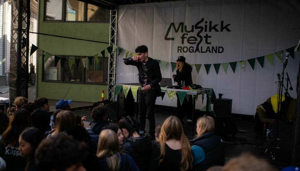 Lørdag er det tid for Musikkfest Rogaland med 80 artister på ni ulike scener i Stavanger sentrum. Her står Hj1 på scenen under Musikkfest Rogaland i fjor. Hj1 er en ung hip hop artist fra Stavanger, som heter Hassan Joumaa. Lørdag er det tid for Musikkfest Rogaland med 80 artister på ni ulike scener i Stavanger sentrum. Her står Hj1 på scenen under Musikkfest Rogaland i fjor. Hj1 er en ung hip hop artist fra Stavanger, som heter Hassan Joumaa.