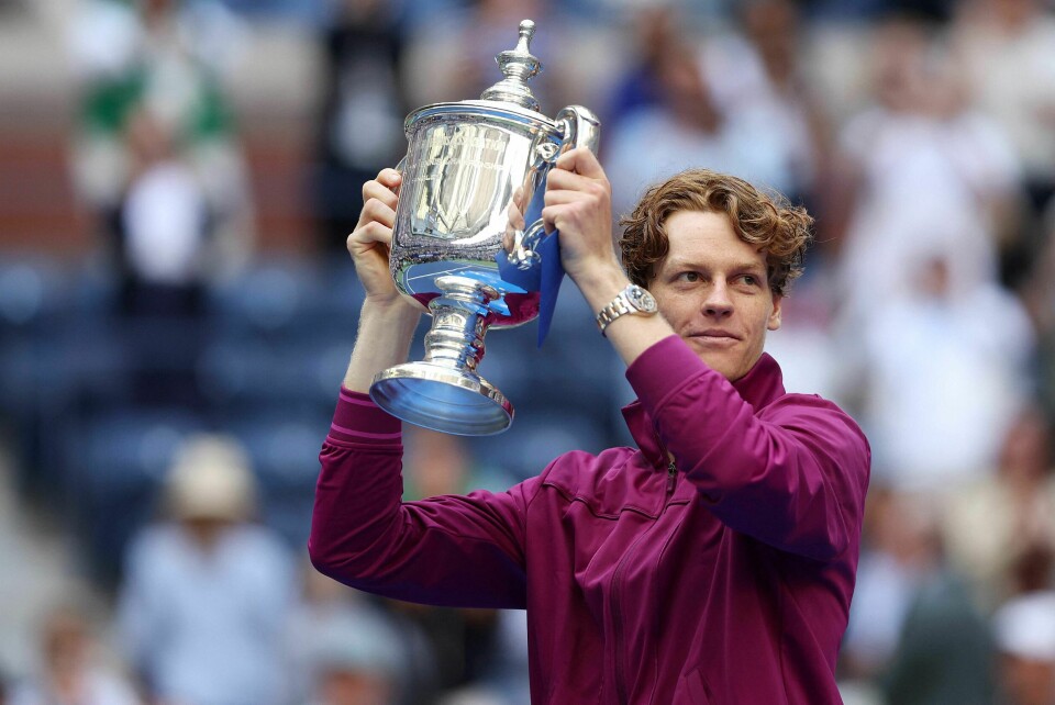 Jannik Sinner skrev tennishistorie da han ble første italienske mannlige spiller til å vinne US Open, som ble hans andre Grand Slam-seier for året. Jannik Sinner skrev tennishistorie da han ble første italienske mannlige spiller til å vinne US Open, som ble hans andre Grand Slam-seier for året.