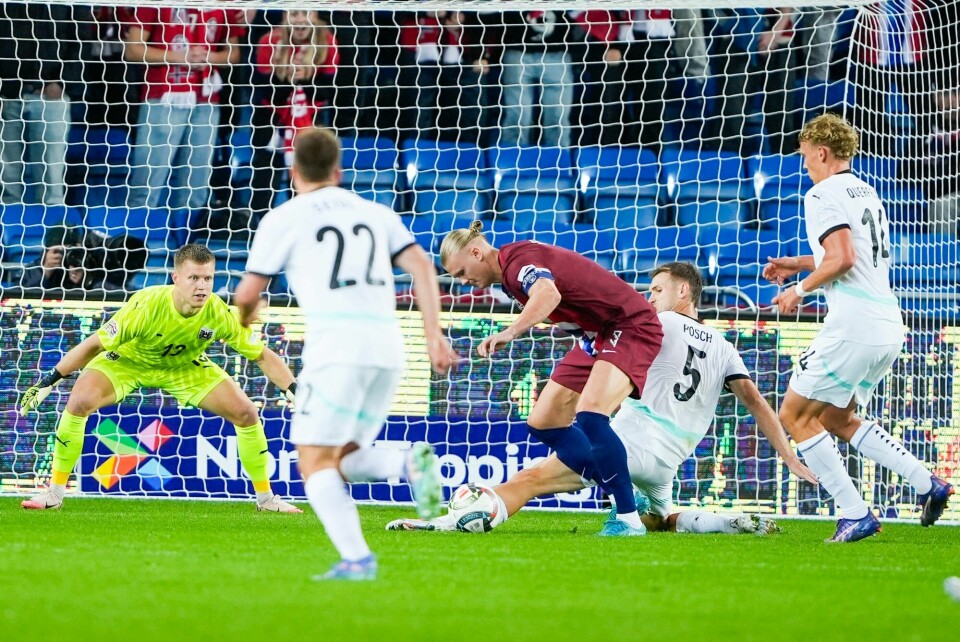 Erling Braut Haaland snur seg inne i feltet og scorer Norges avgjørende mål på Ullevaal stadion. Men scoringen måtte VAR-sjekkes. Erling Braut Haaland snur seg inne i feltet og scorer Norges avgjørende mål på Ullevaal stadion. Men scoringen måtte VAR-sjekkes.