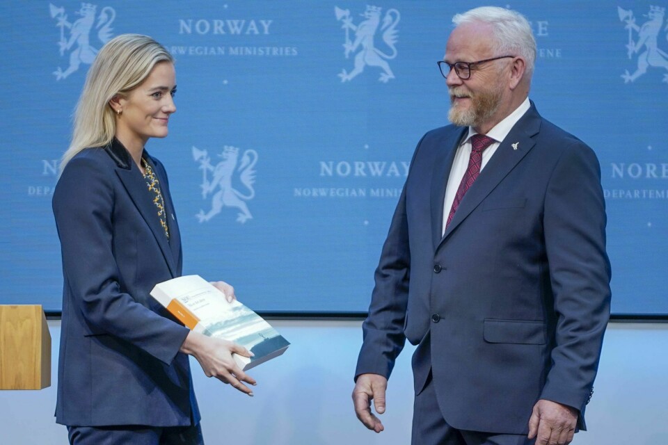 Justis- og beredskapsminister Emilie Enger Mehl (Sp) fikk Totalberedskapskommisjonens rapport av tidligere forsvarssjef Harald Sunde mandag. Justis- og beredskapsminister Emilie Enger Mehl (Sp) fikk Totalberedskapskommisjonens rapport av tidligere forsvarssjef Harald Sunde mandag.