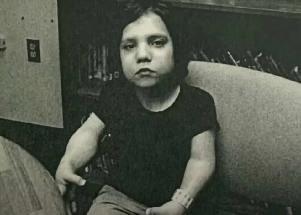 Adoptivforeldrene til forteller en skrekkhistorie om tiden etter adopsjonen av Natalia Grace. Ifølge dem var hun langt fra et uskyldig, lite barn, men i stedet en voldelig, voksen kvinne. Natalia Grace